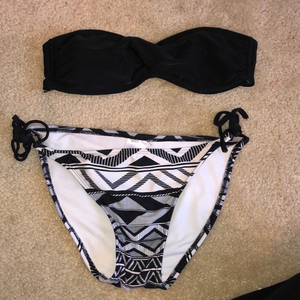 Black bikini top